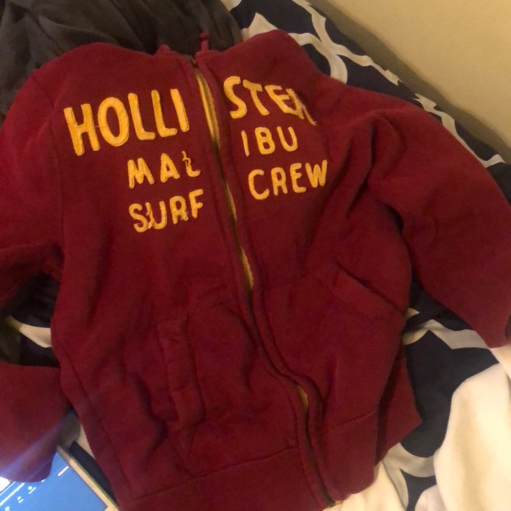 Hollister maroon hoodie